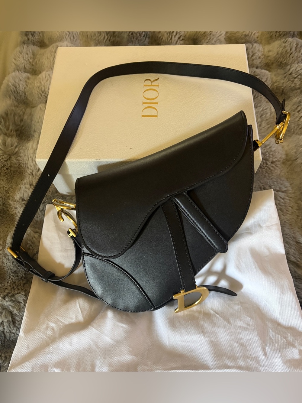 Dior Black Leather Saddle Crossbody w/Gold 'D'Charm check pictures read messages